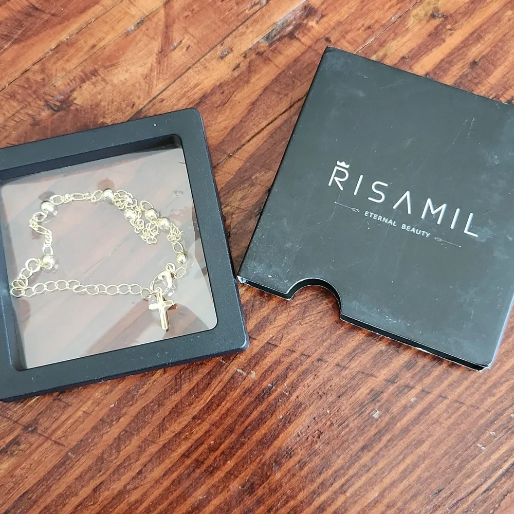 Gold Cross Bracelet โ Gold Tone โ Brand New in box โ Risamil Dainty Gold Cross โ - Picture 5 of 8